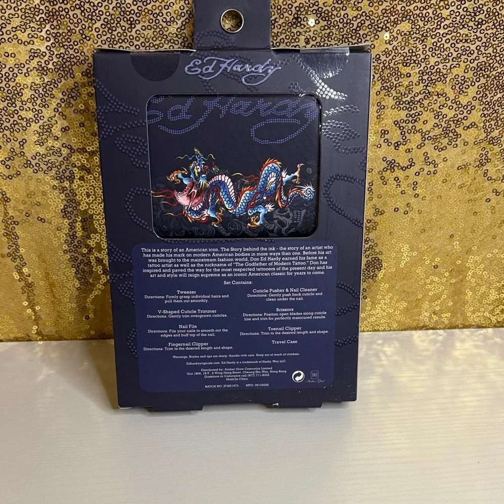 Ed Hardy 7 pieces Men’s Grooming Kit navy blue color